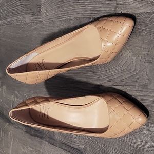 Tan stitches pumps